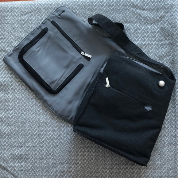 Speck A-line 10.2” Laptop Tote (Black/Grey) - Picture 4 of 7